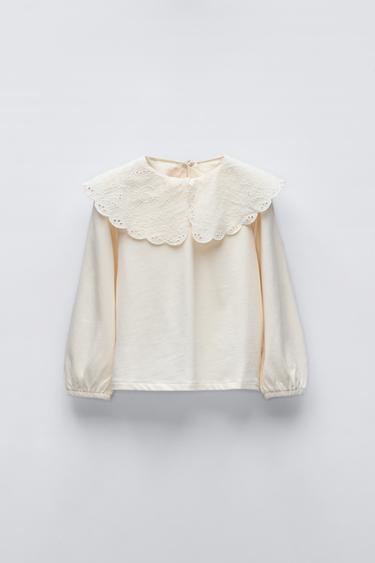 CAMISETA CUELLO BORDADO - Crudo de Zara