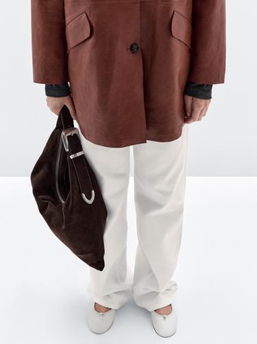 Bolso maxi piel serraje - Marrón de Zara - Imagen 0