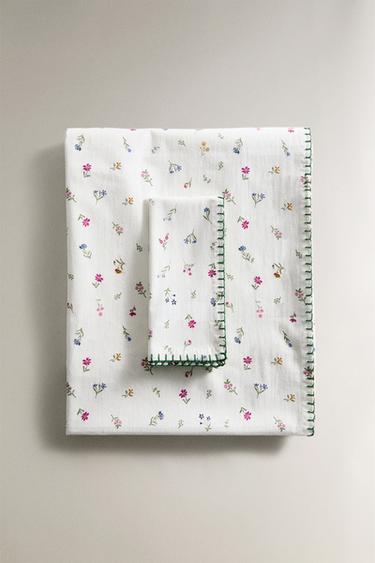 FLORAL PRINT COTTON TABLECLOTH - White by Zara