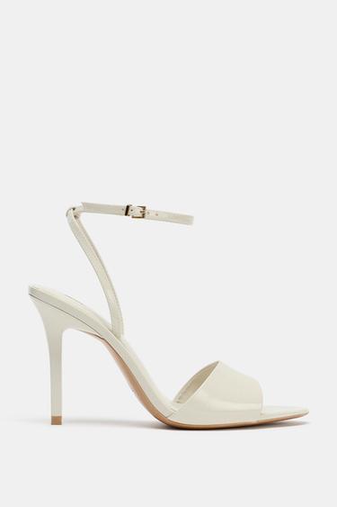 SANDALES VERNIES À TALONS - Écru de Zara