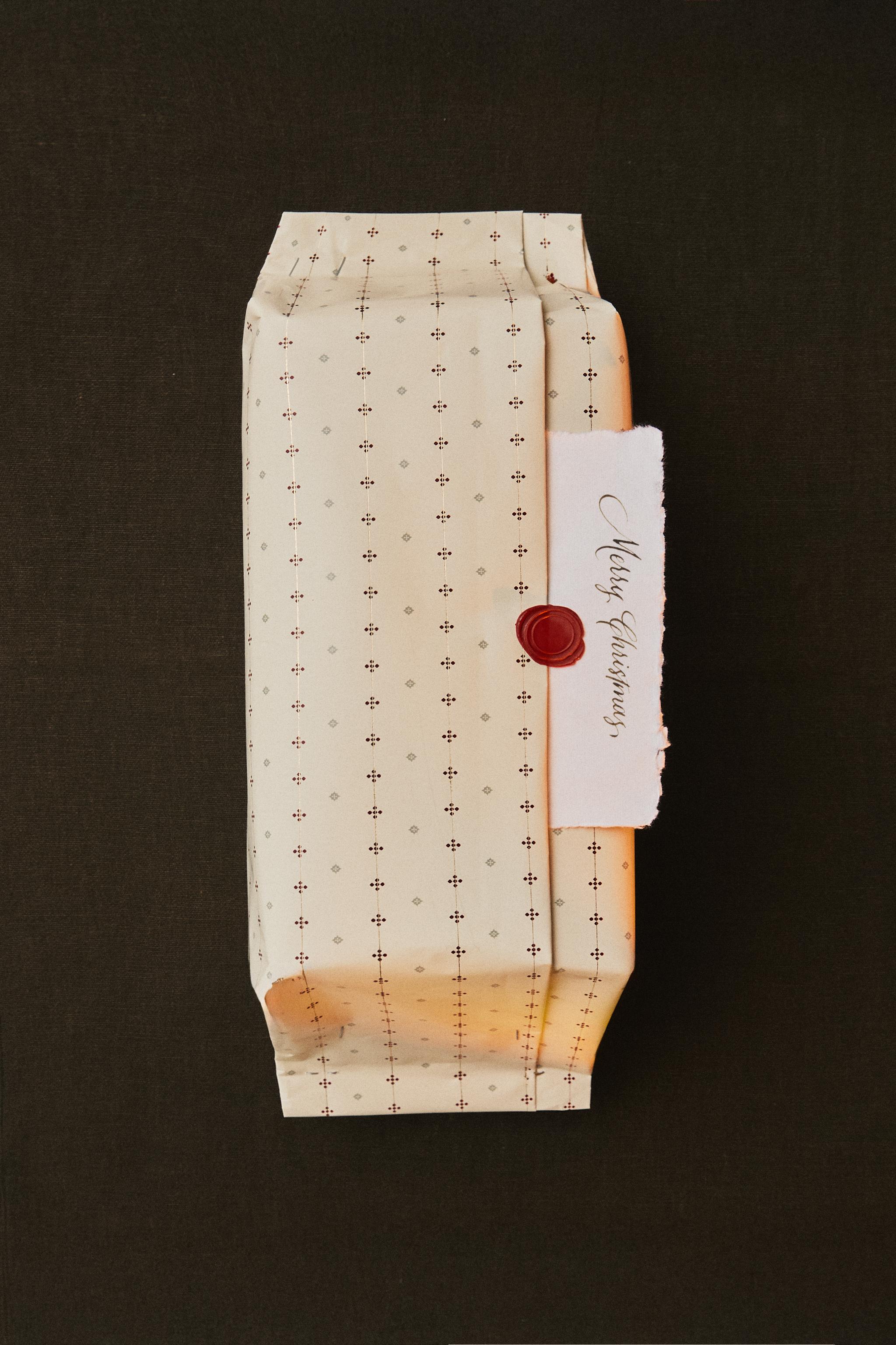 CHRISTMAS SNOWFLAKE WRAPPING PAPER