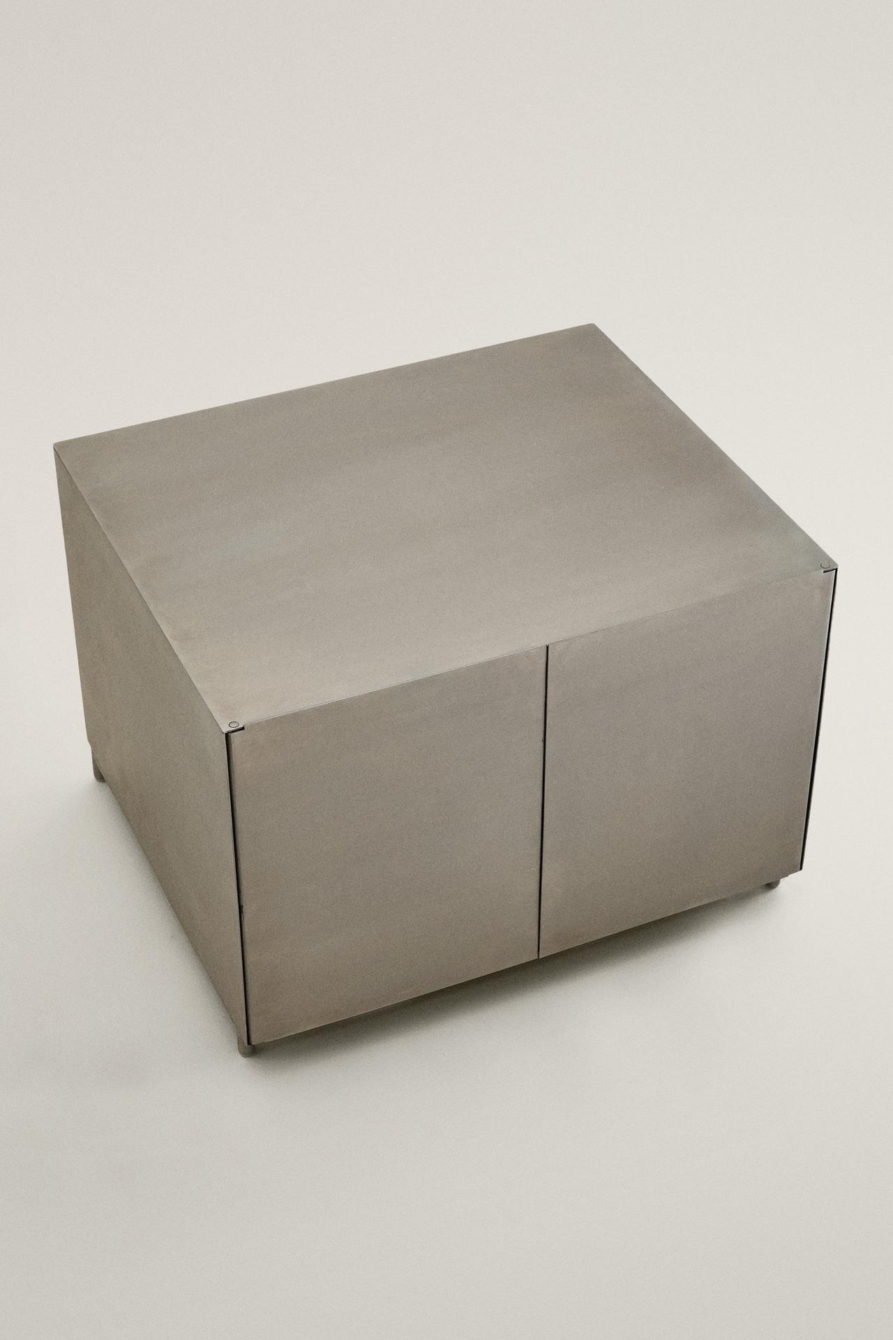 STEEL BEDSIDE TABLE — Matte silver