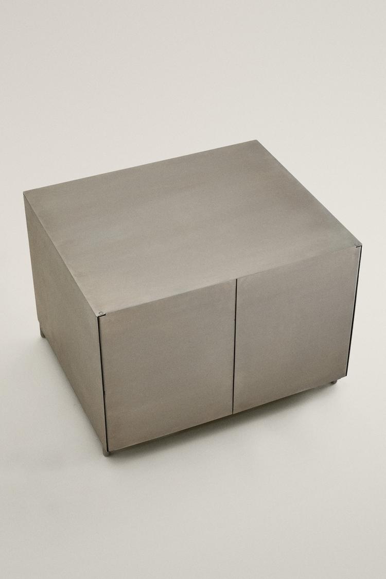 STEEL BEDSIDE TABLE — Matte silver
