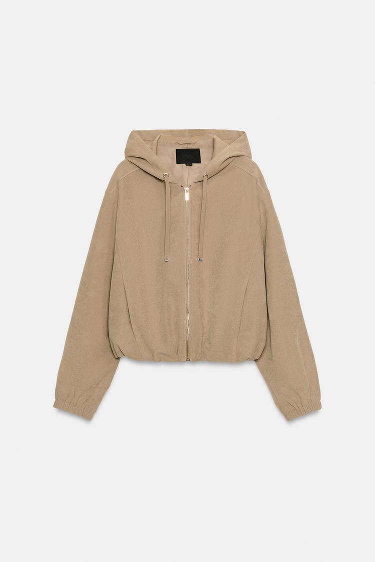 Chaqueta bomber con capucha 6