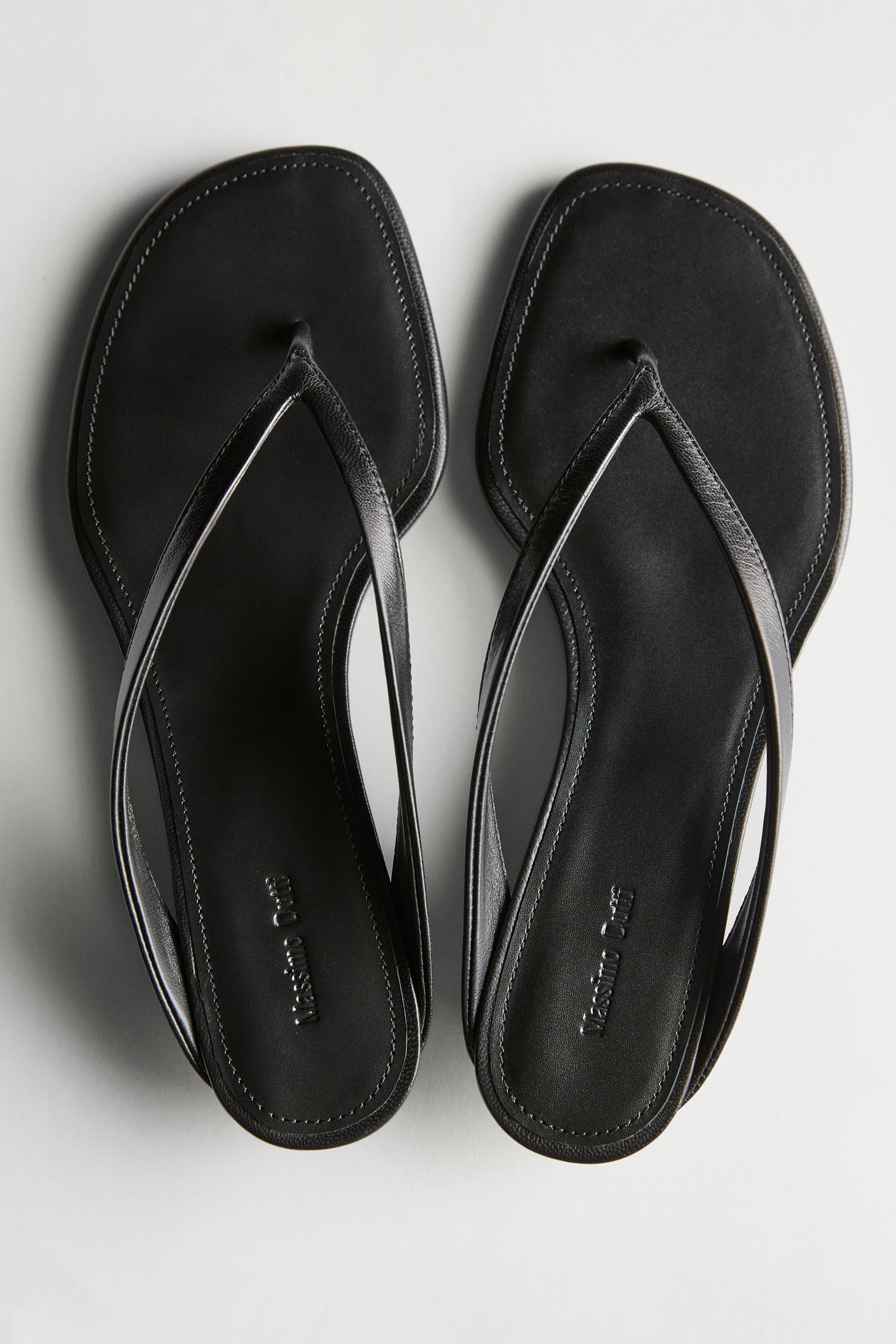 Mid-heel sandals with toe divider