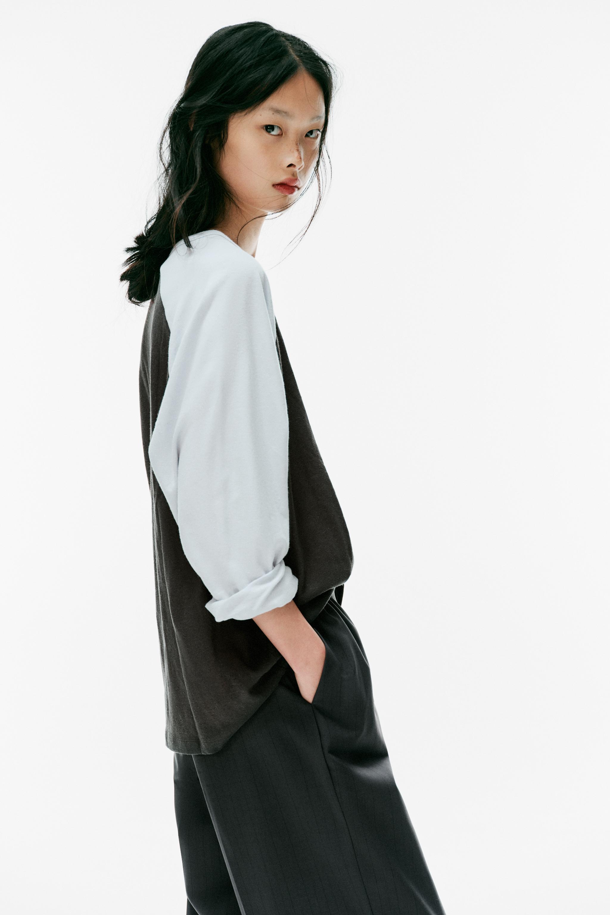 CONTRAST RAGLAN T-SHIRT