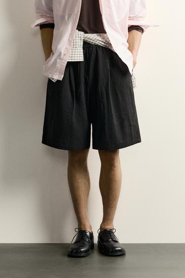 PLEATED FLUID RELAXED FIT BERMUDA SHORTS - Black by Zara