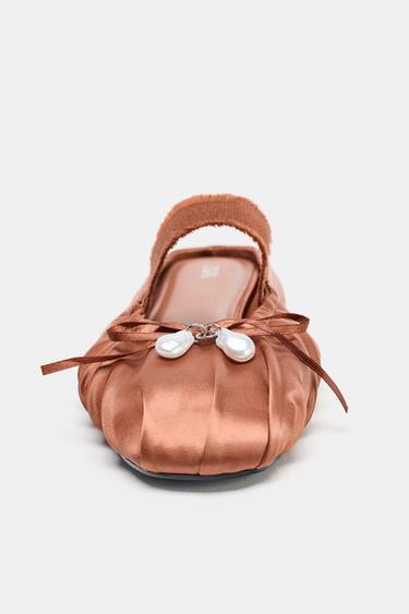 CHAUSSURES OUVERTES À L'ARRIÈRE À EFFET SATINÉ - Marron brique de Zara - Image 5