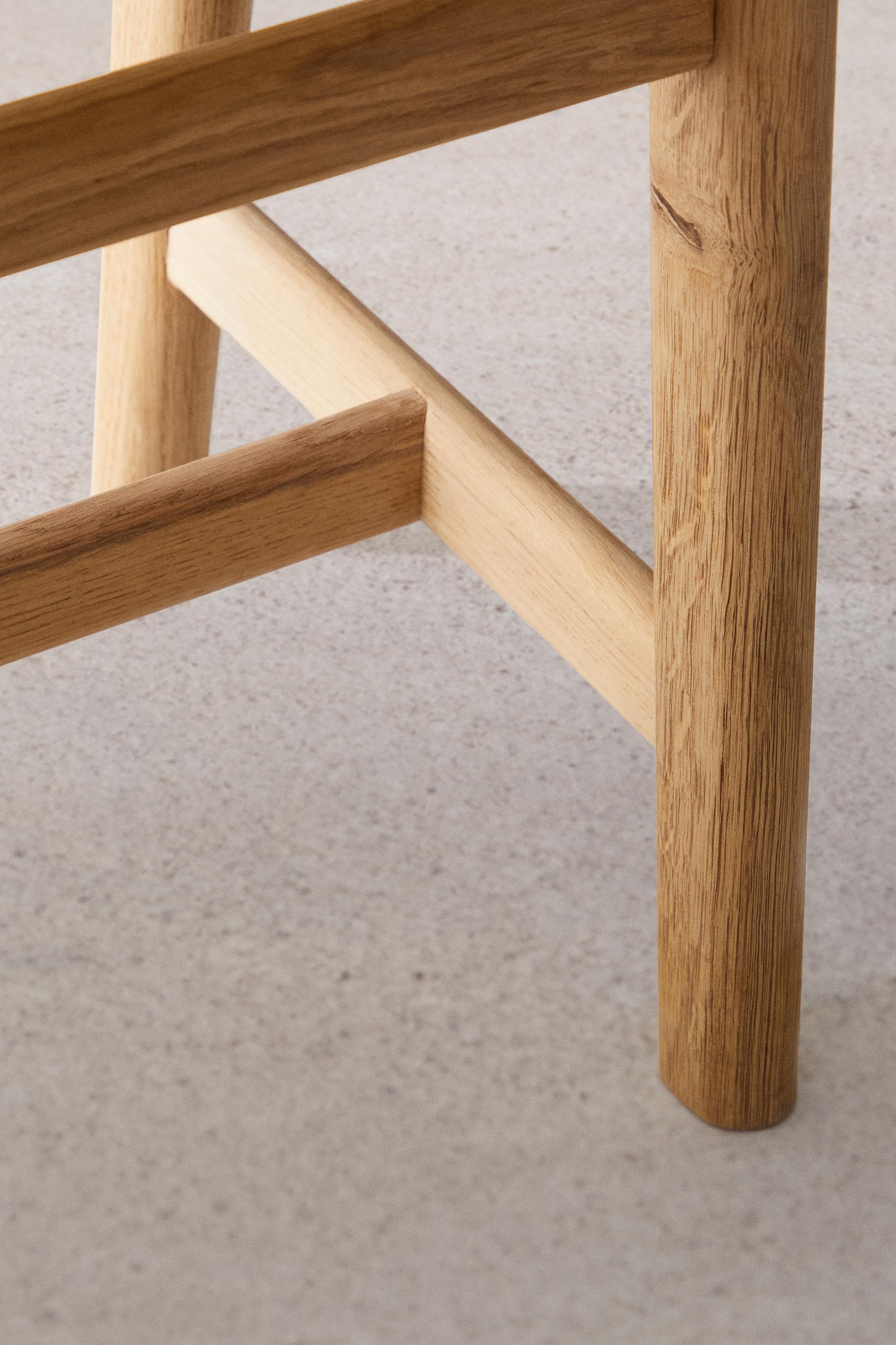 STOOL 01