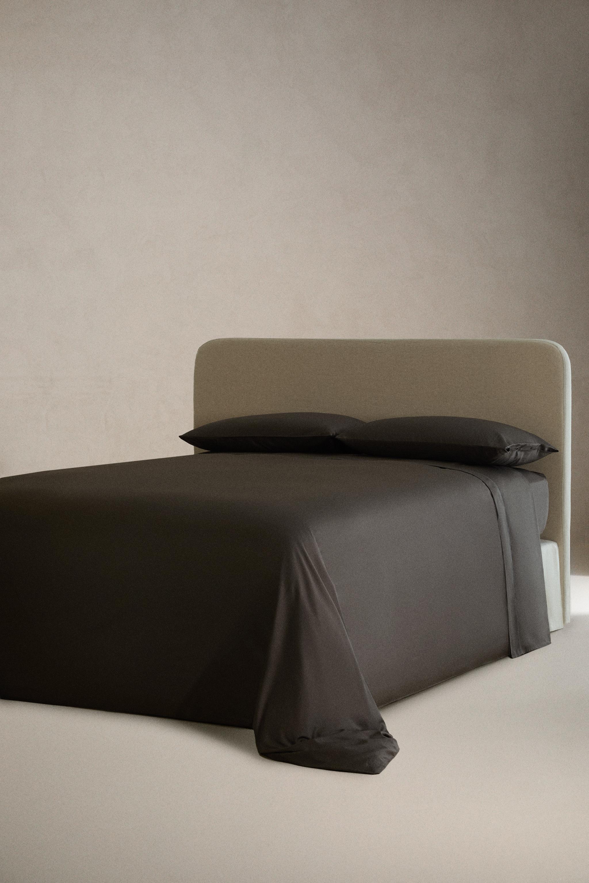SATEEN FLAT SHEET WITH FESTOON DESIGN (300 THREAD COUNT)