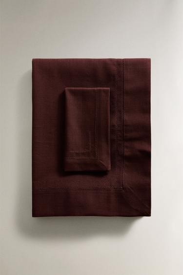 HEMSTITCHED COTTON TABLECLOTH - Burgundy by Zara