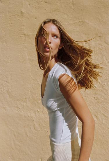 HAUT COL EN V - Blanc cassé de Zara - Image 1