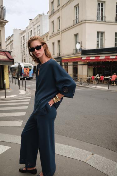 PANTALON EN MAILLE BRODERIES PERFORÉES - Bleu roi de Zara - Image 3