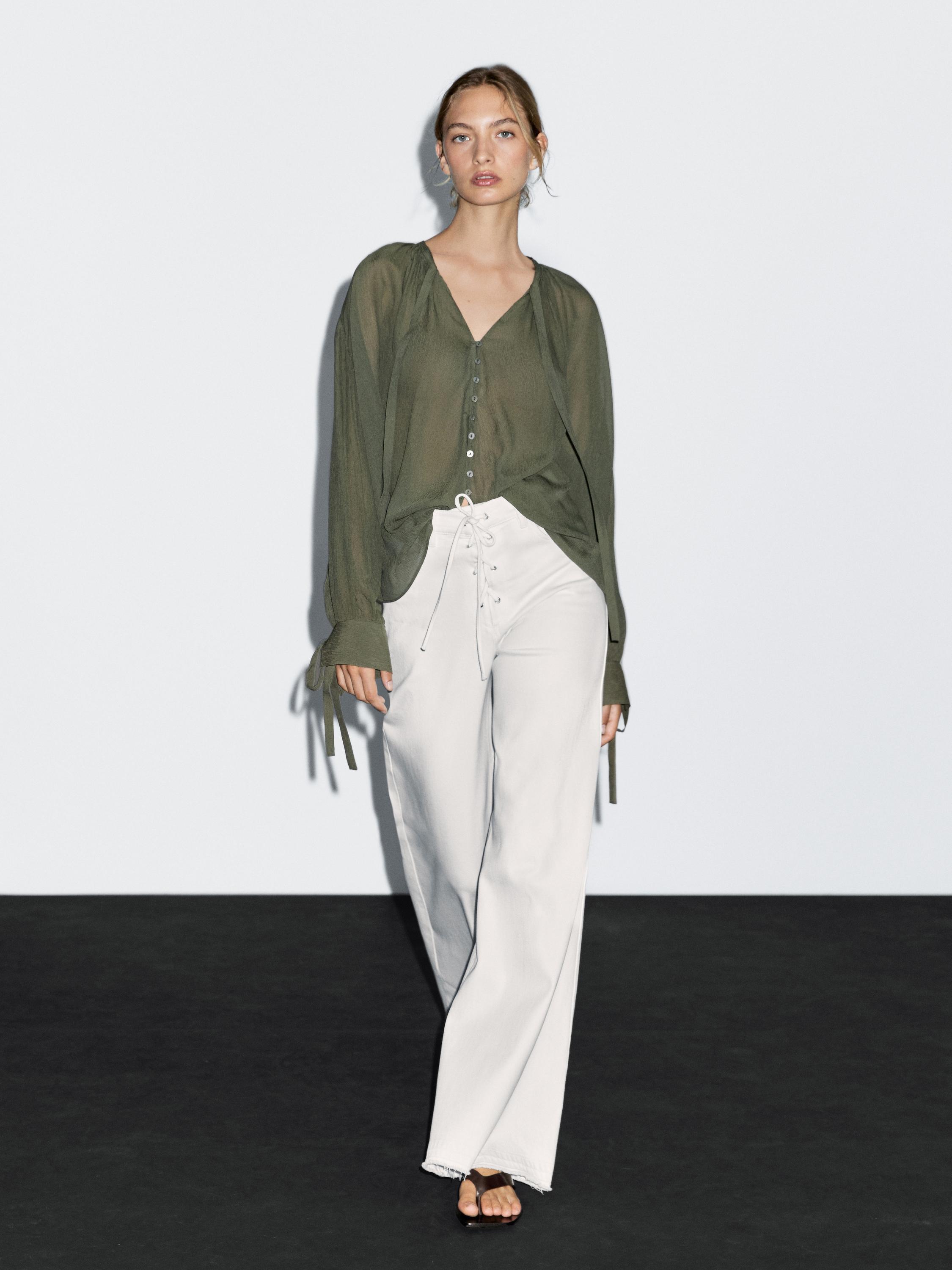 Flared high-waist jeans