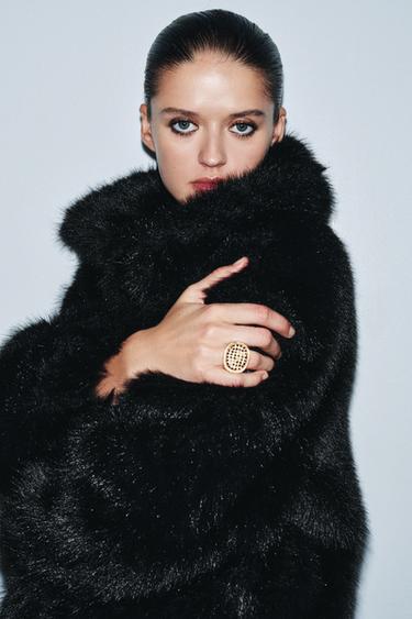 خاتم معدني مربع مرصّع بالستراس - ذهبي الخاص بـ Zara - صورة 0