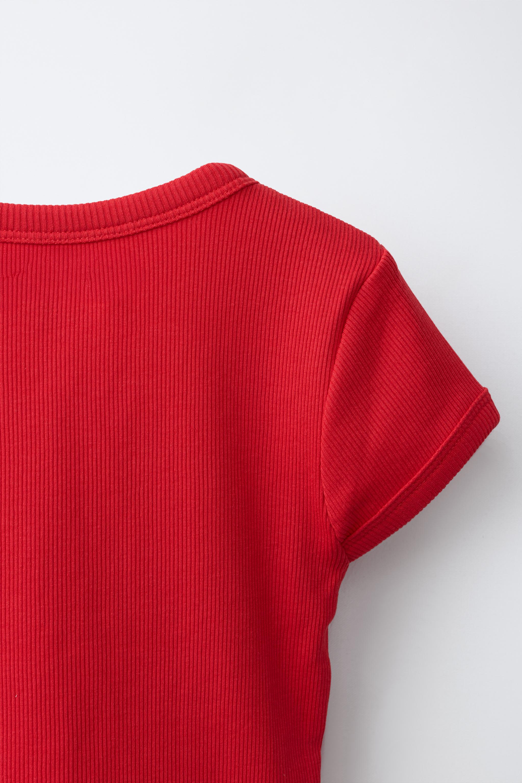 RIBBED V-NECK T-SHIRT