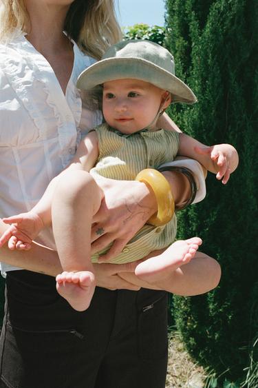 100% LINEN BUCKET HAT - Khaki by Zara