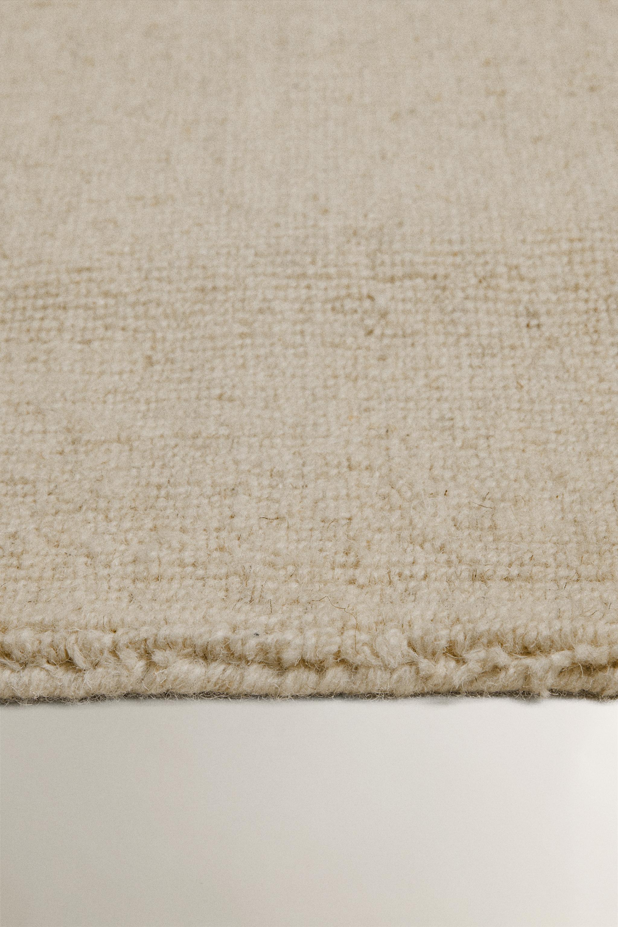 WOOL AREA RUG WITH LOOPS