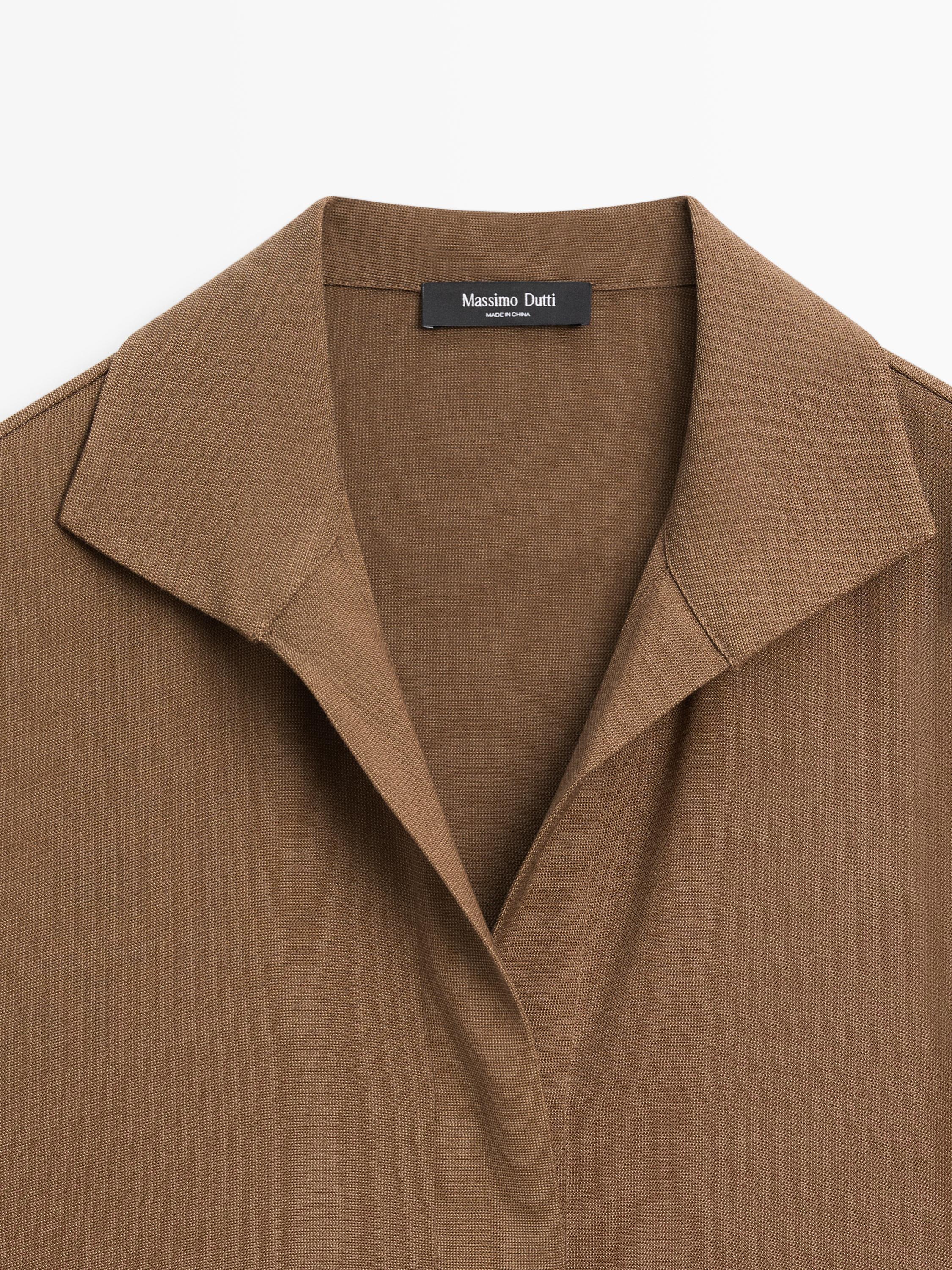 Flowing shirt with hidden buttons