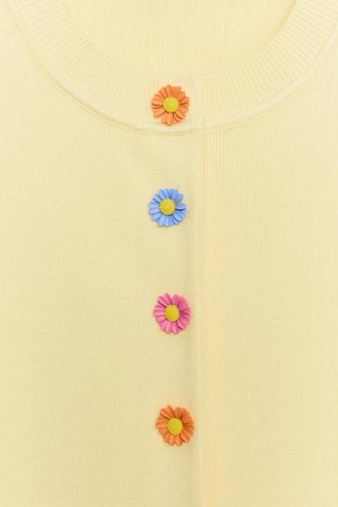 GILET EN MAILLE BOUTONS FLEURIS - Jaune clair de Zara - Image 7