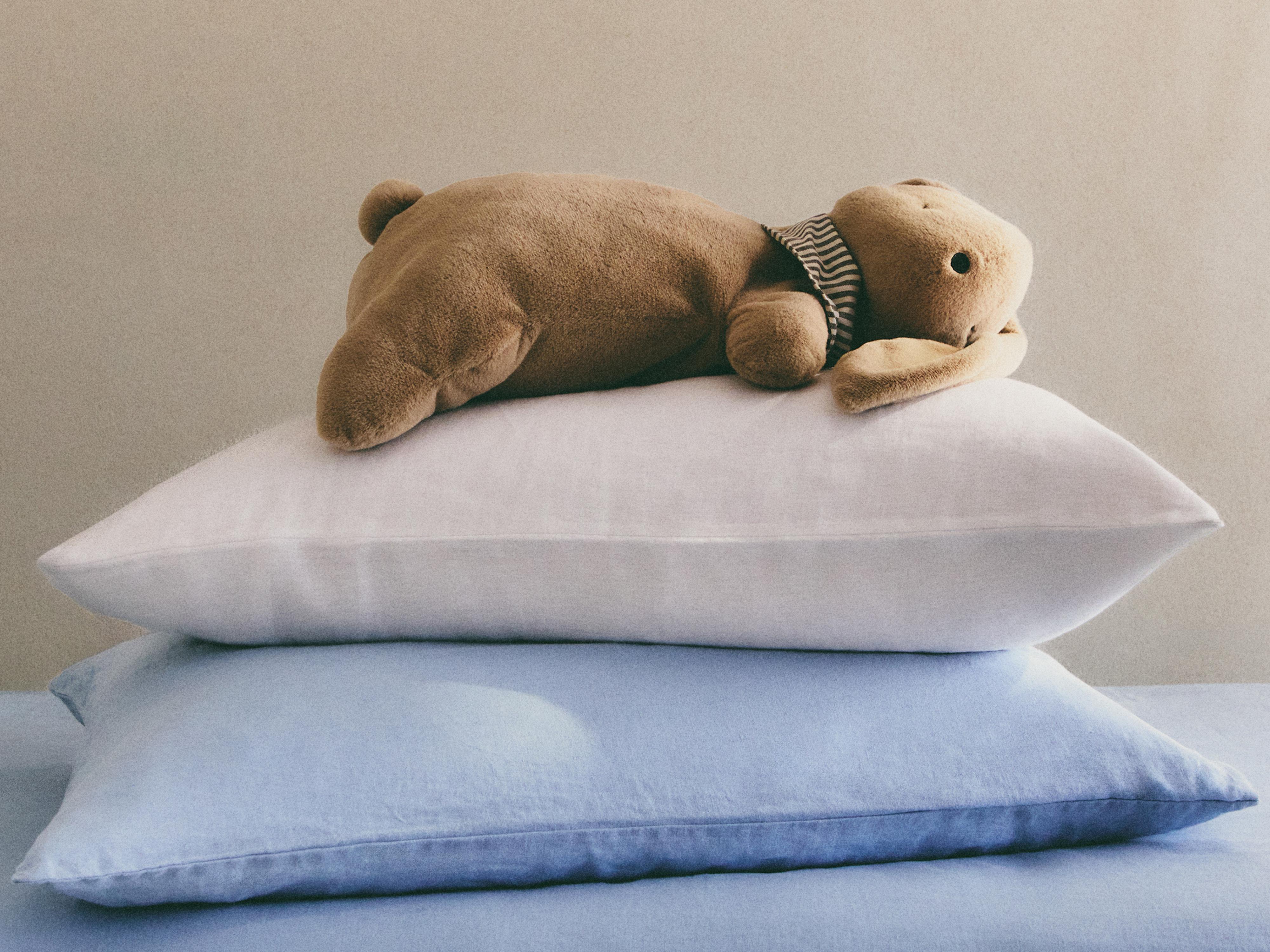 KIDS’ RABBIT CUSHION — Dark beige