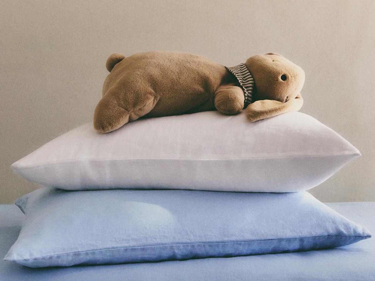 KIDS’ RABBIT CUSHION — Dark beige