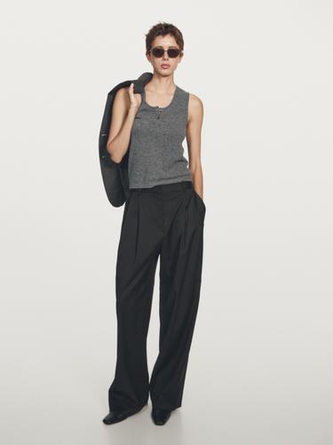 Top punto detalle botones - Gris vigoré de Zara