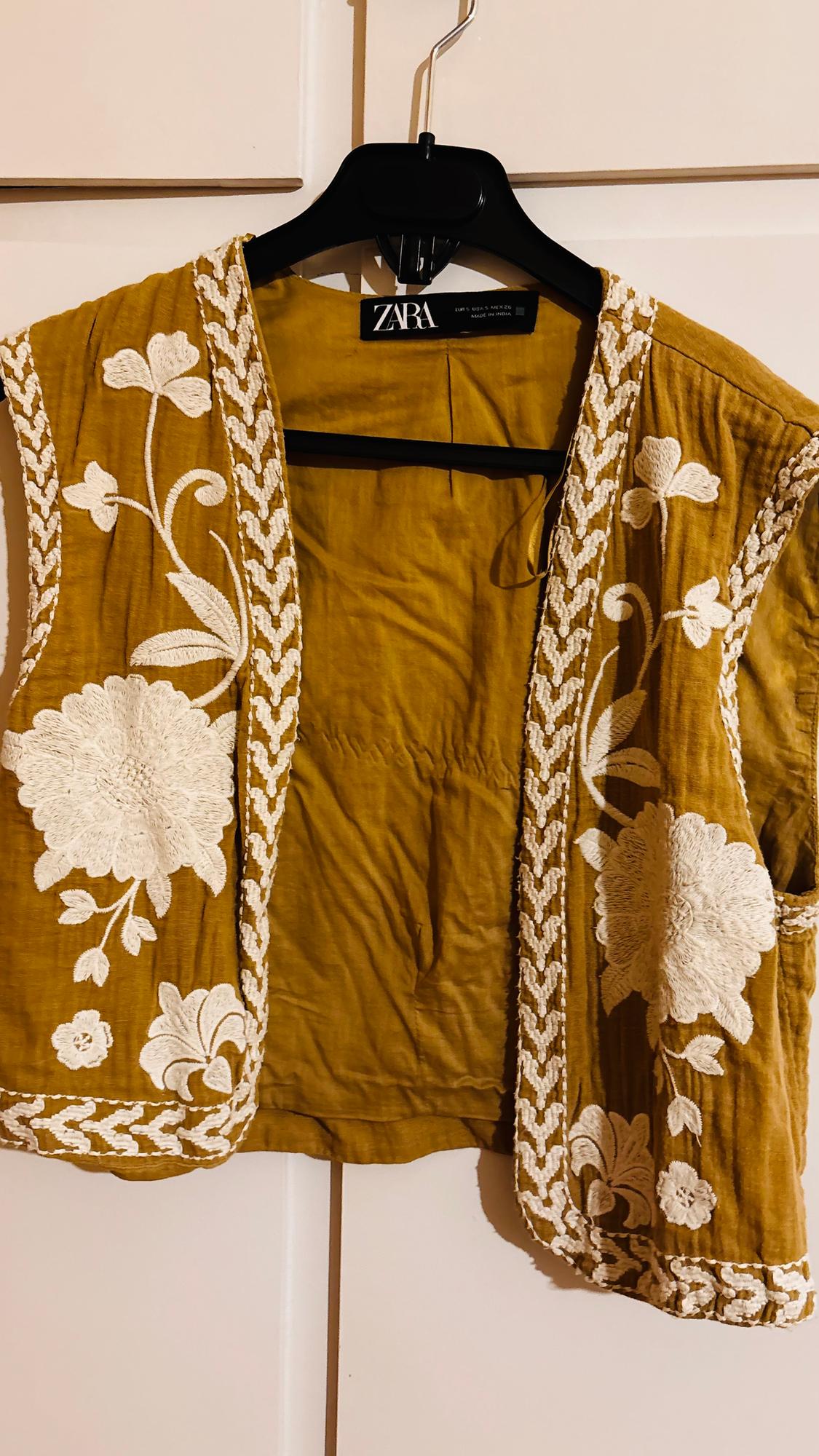 CROPPED WAISTCOAT WITH EMBROIDERY - Image 3