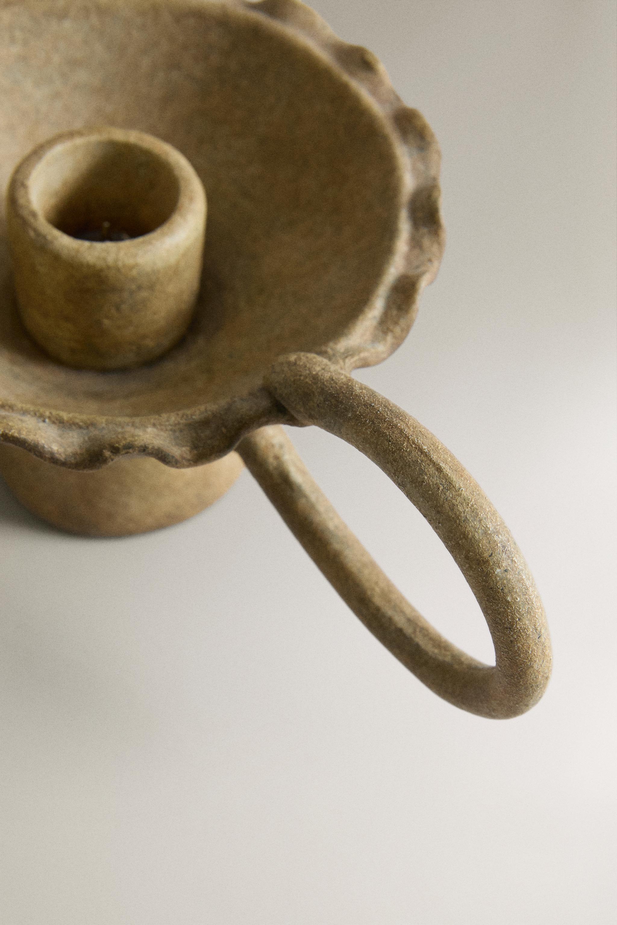 WAVY CERAMIC CANDLEHOLDER — Oyster-white