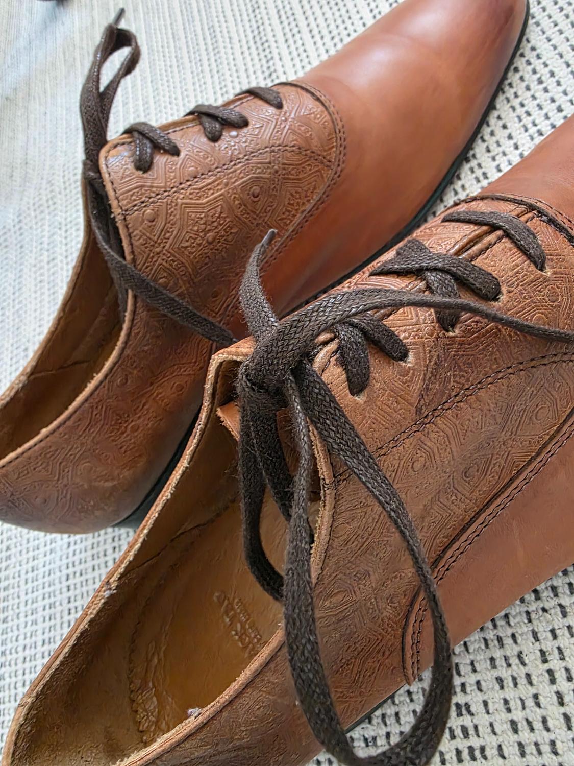 TAN BROWN EMBOSSED LEATHER SHOES - Image 5