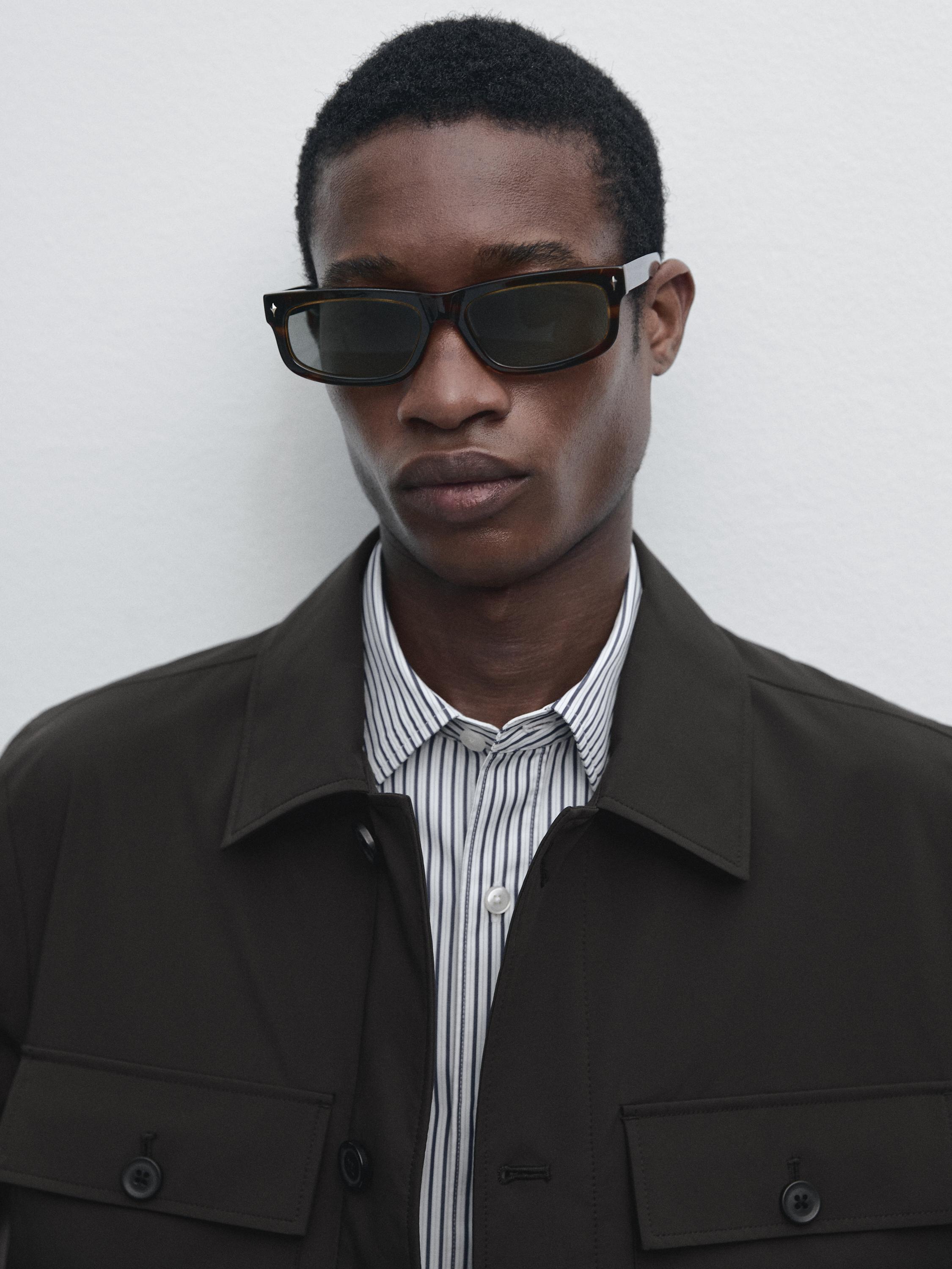 Short jacket with pocket details
