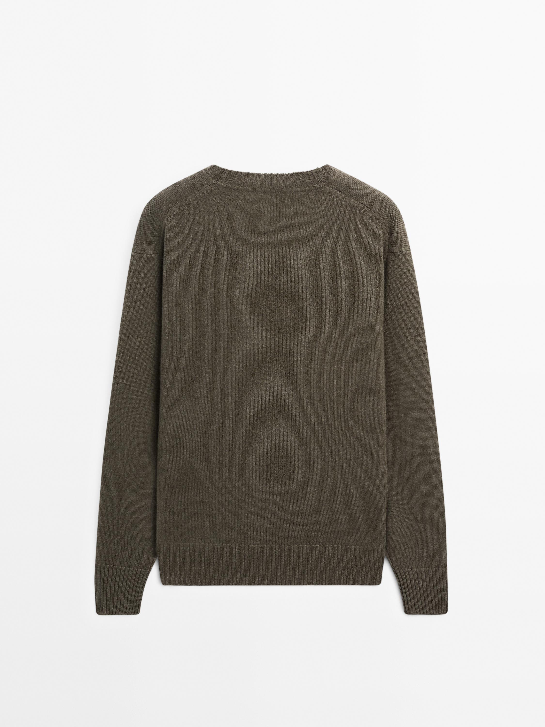 Crew neck cashmere sweater