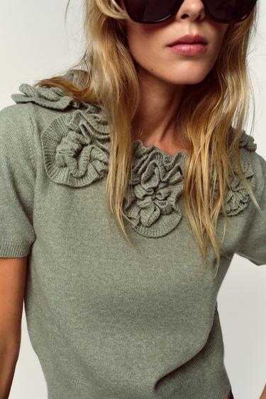 سترة بأكمام قصيرة محاكة بنقشة زهور - طحلبي الخاص بـ Zara