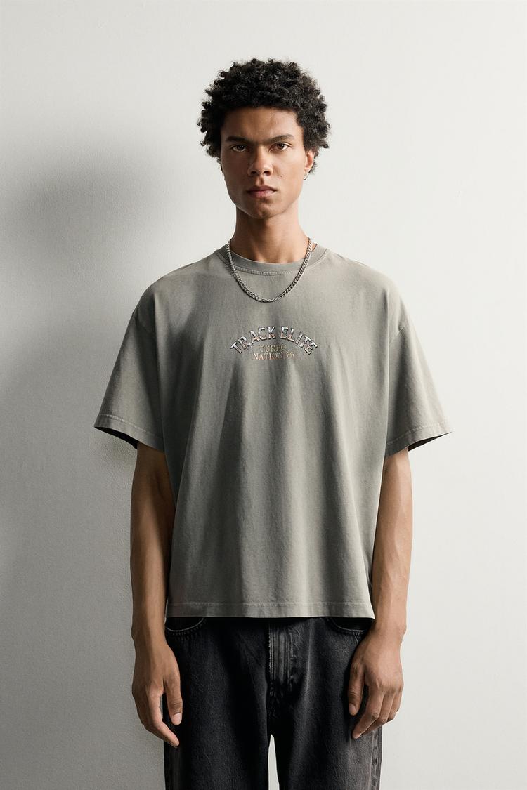 Camiseta relaxed fit graficos combinados
