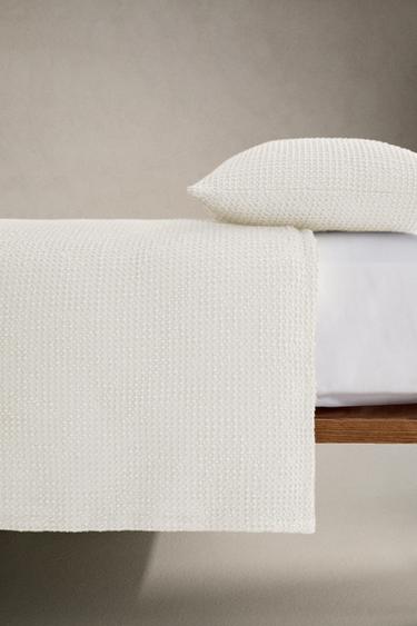 MINI WAFFLE KNIT BEDSPREAD - White by Zara - Image 2