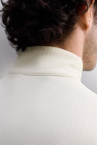 T-SHIRT TECHNIQUE COL ZIPPÉ - Blanc cassé de Zara - Image 6