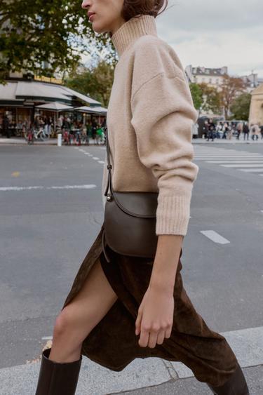 PULL EN MAILLE DOUCE À COL MONTANT - Beige de Zara