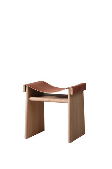STOOL 02 - بيج فاتح الخاص بـ Zara