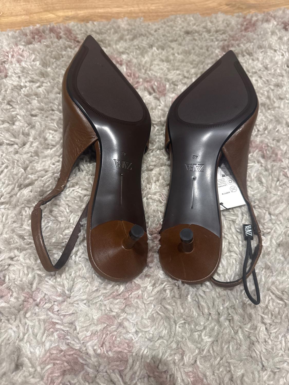 LEATHER KITTEN HEEL SHOES - Image 3