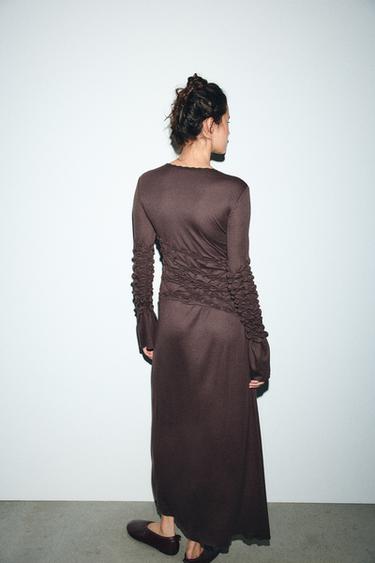 ROBE MI-LONGUE À PLIS - Marron de Zara - Image 3