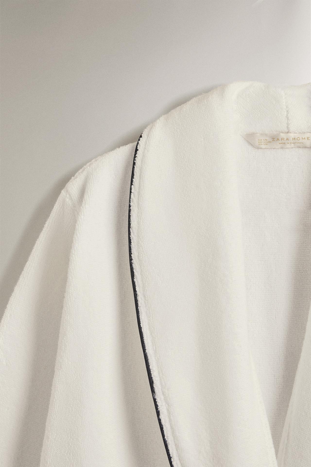 BATHROBE WITH PIPING (400 GXM²) — Black