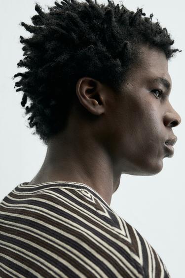 T-SHIRT À COL TUNISIEN À RAYURES - Marron foncé de Zara - Image 5