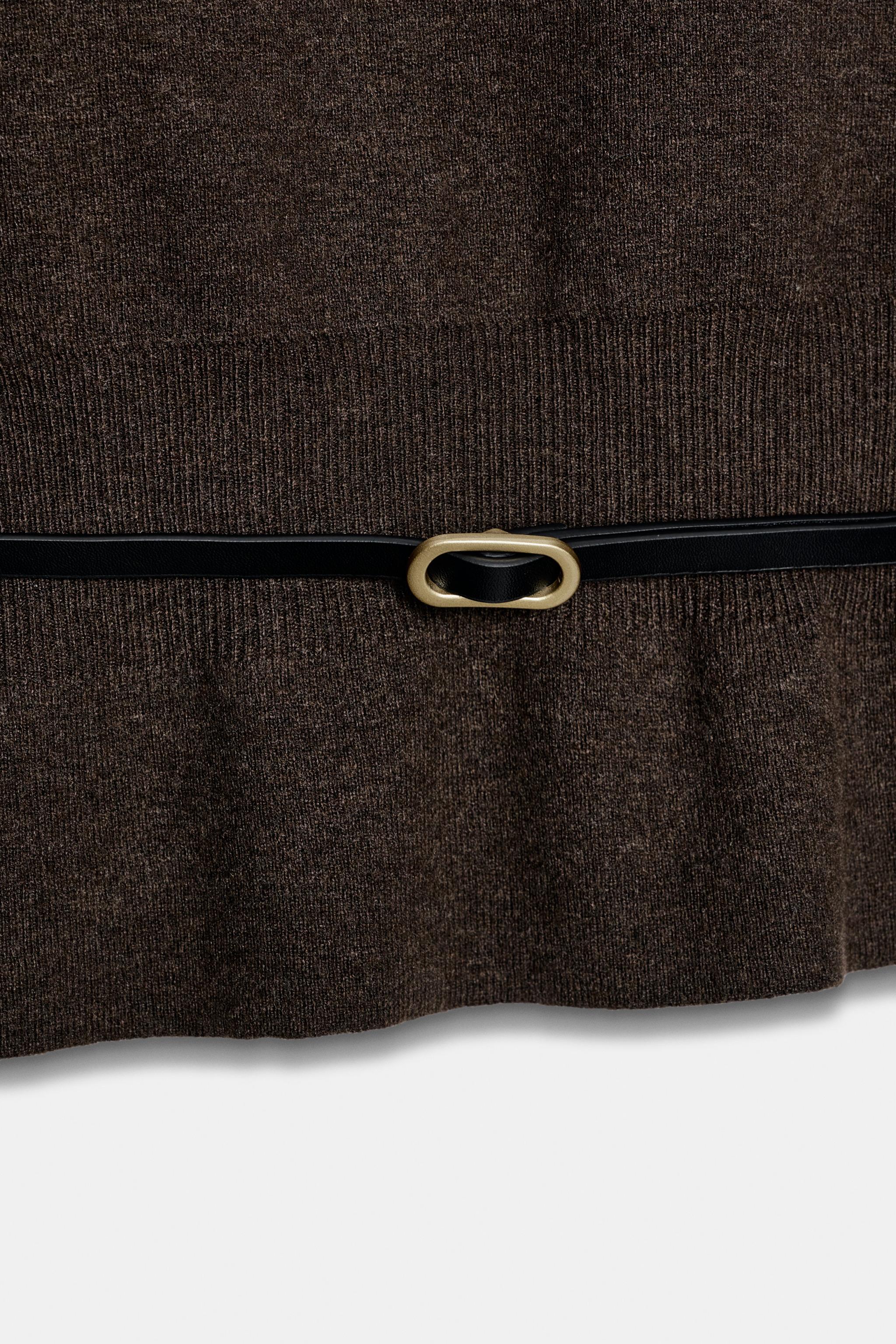 PULL EN MAILLE AVEC CEINTURE