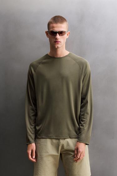 テクニカルグラベルロングスリーブTシャツミディアムグリーンZaraのテクニカルグラベルロングスリーブTシャツ - ミディアムグリーン 