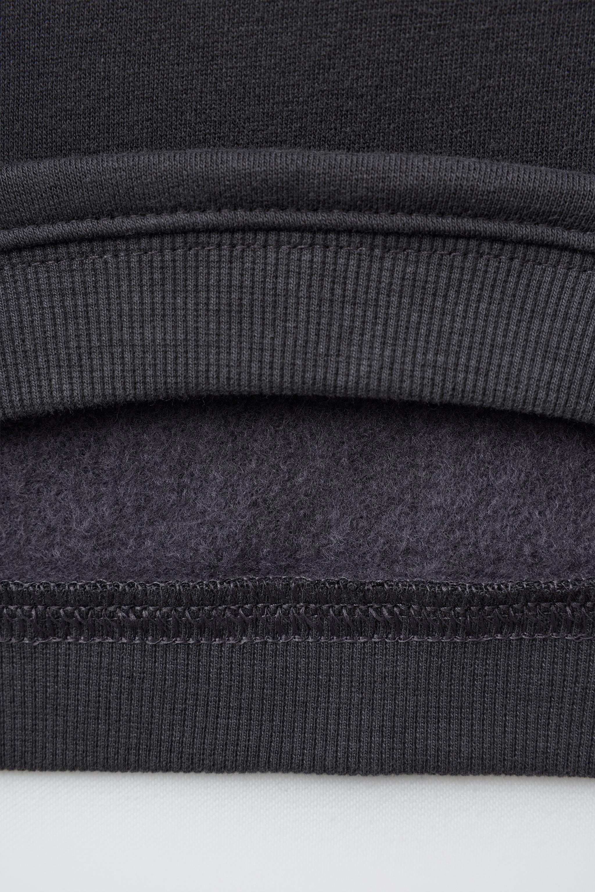 BASIC SWEATSHIRT AND JOGGER PANTS SET