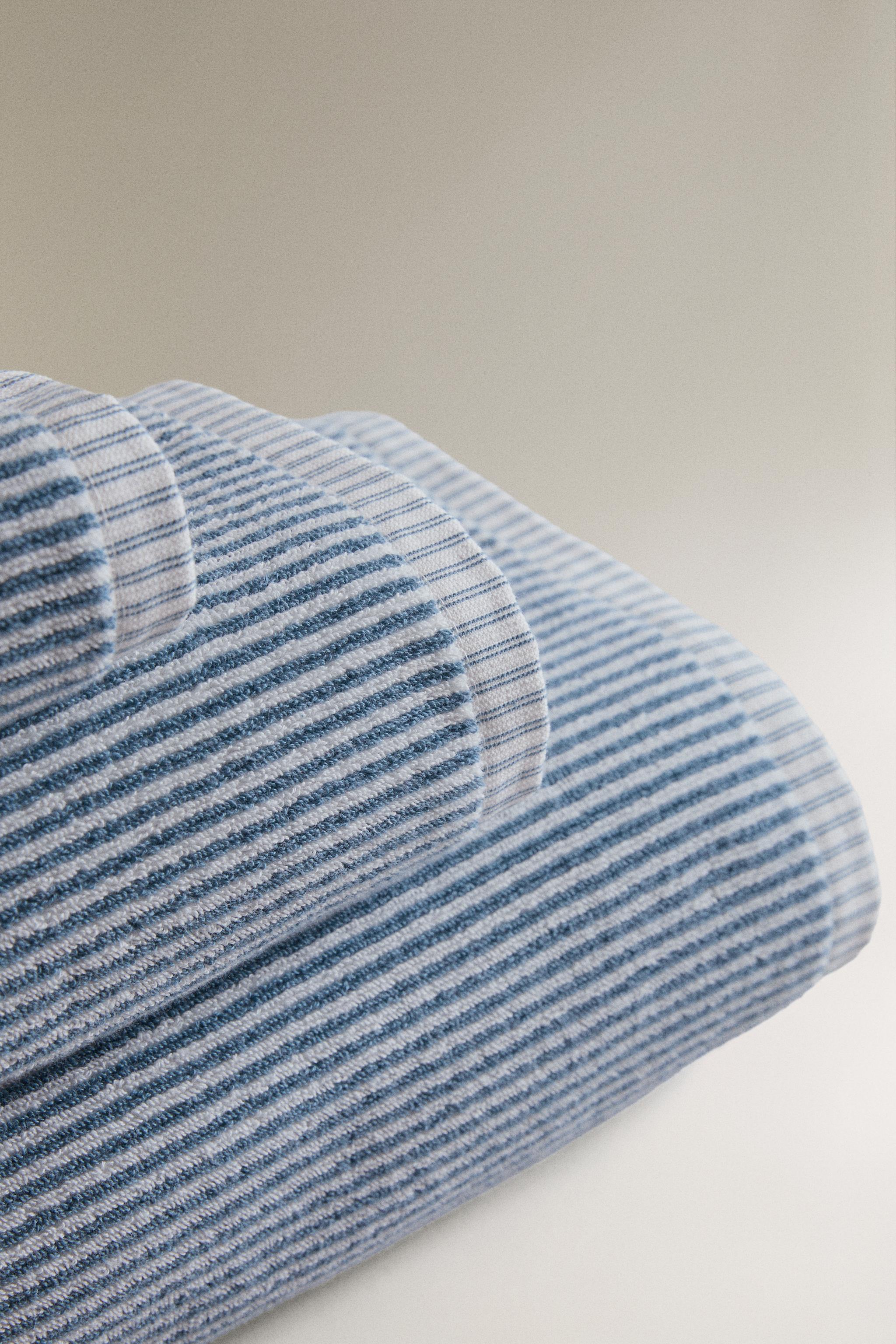 STRIPED COTTON BATH TOWEL — Dusty blue