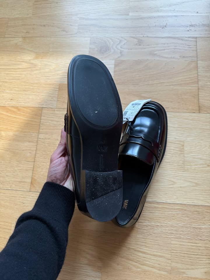 CONTRASTING LEATHER LOAFERS - Image 3