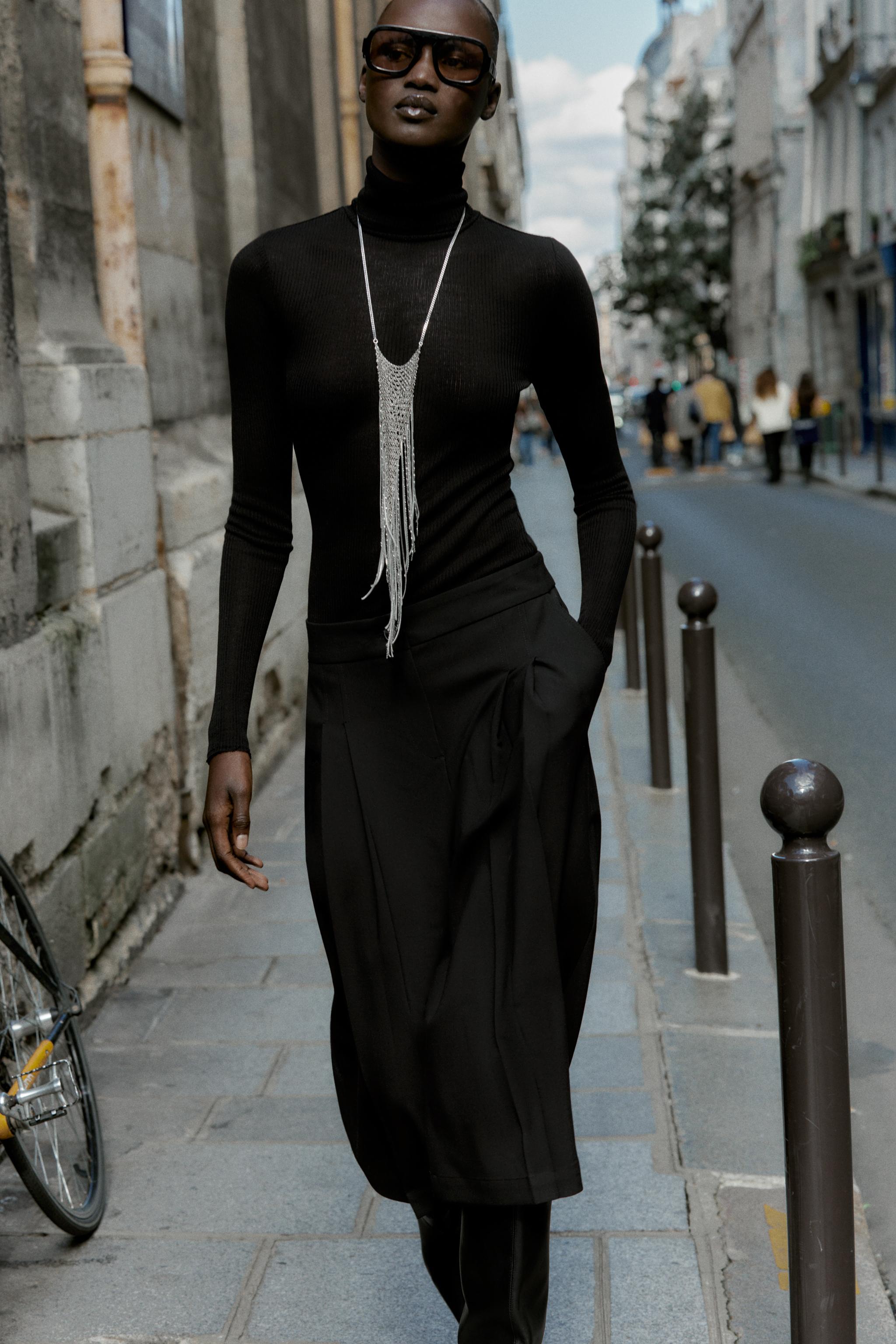 PLEATED LONG SHORTS