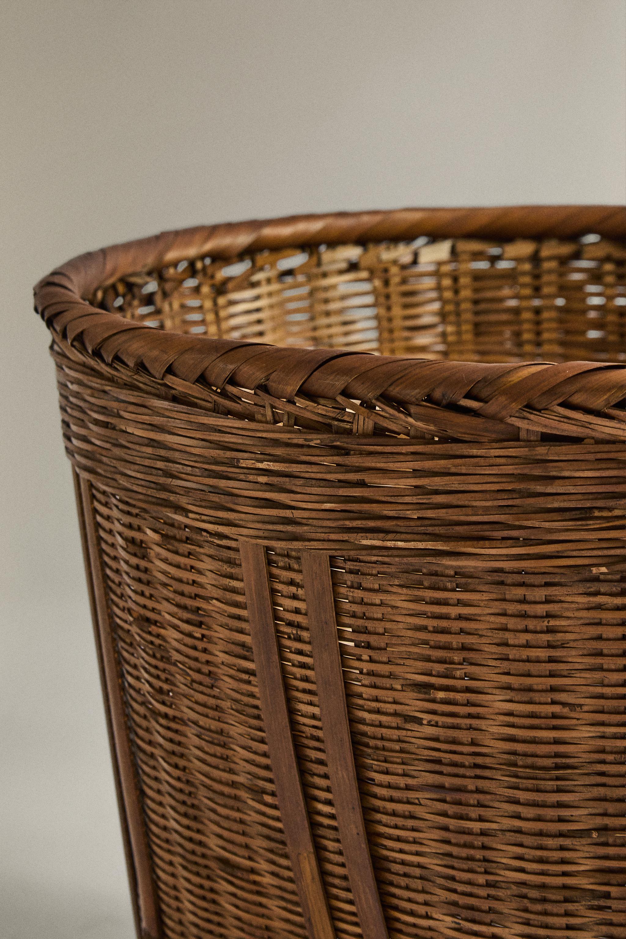 WOVEN BASKET — Light beige