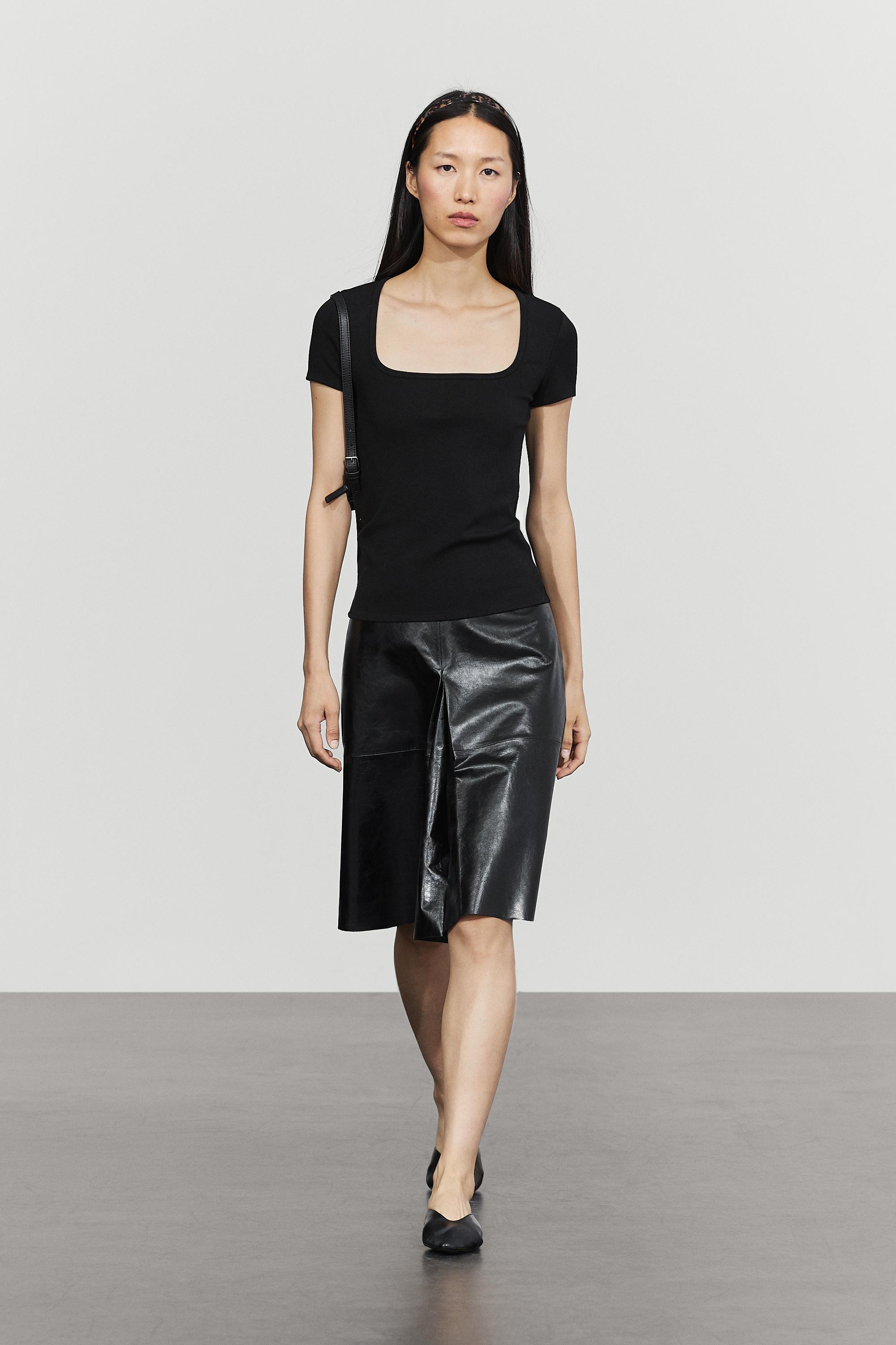 Short sleeve square neckline T-shirt